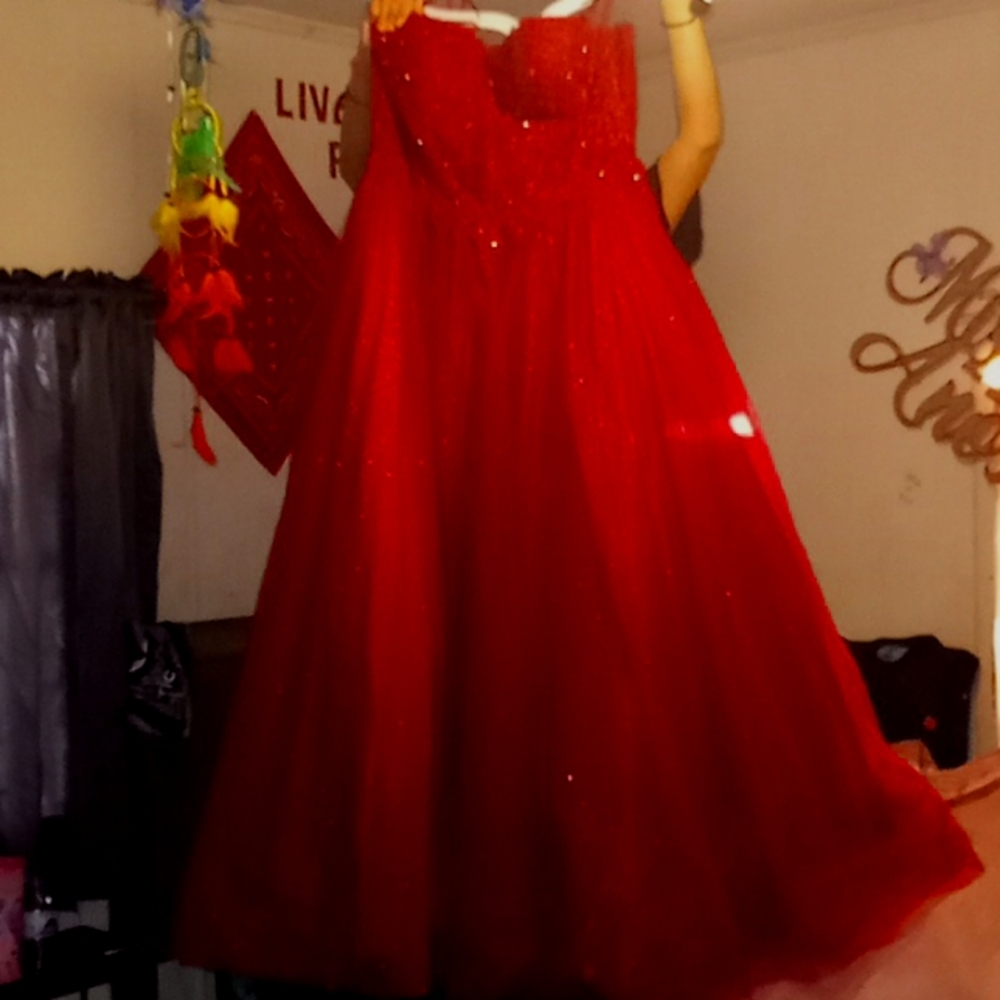 A quinceanera dress size 14 burgundy laylak